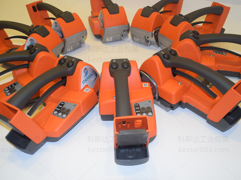 ITA24電動(dòng)塑鋼打包機(jī)為什么價(jià)值上萬塊？有何特點(diǎn)？