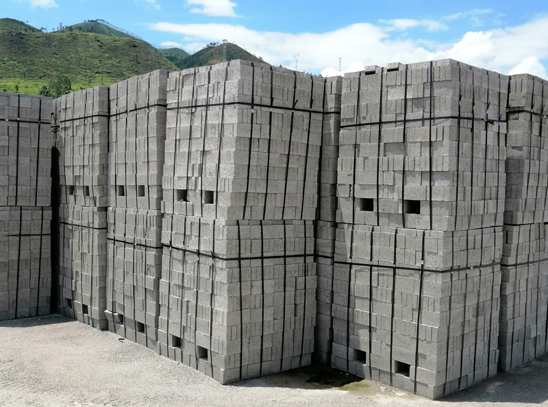水泥磚頭改用黑色塑鋼帶免托打包的優(yōu)勢有哪些？